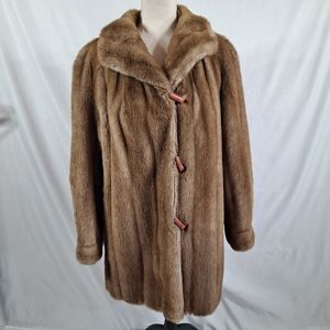 Dewbrowsky & Perlbinder Tissavel Fawn Faux Fur Car Coat